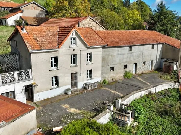 MAISON ENTIÈREMENT À RÉNOVER DE 100 M2, TERRAIN DE 8 343 M2, 2 CHAMBRES, BUREAU, GRENIER AMÉNAGEABLE