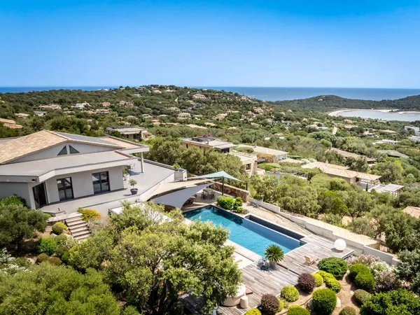 Maison 10 pièces 596 m²