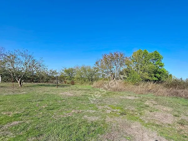 Terrain A VENDRE à Vair Sur Loire, 5 minutes d'ANCENIS, 519m²