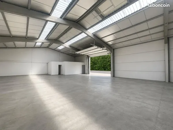 Local bureaux 720 m²