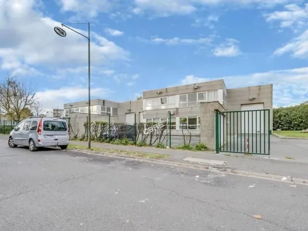 Local d'activité 1136 m²