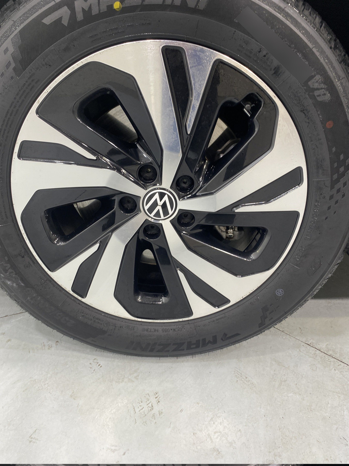 Volkswagen ID.4 — photo 33