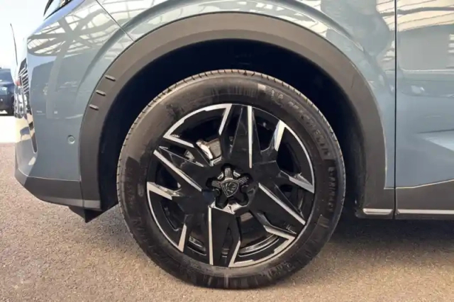 Peugeot 3008 hybrid 145 e-dcs6 — photo 13