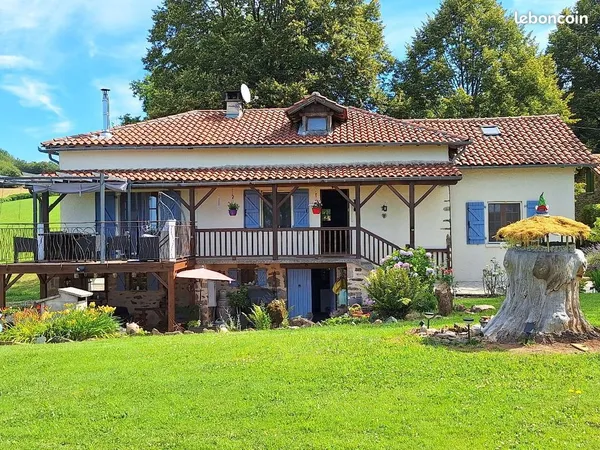 Maison de caractère sur 25,000m2 vue imprenable