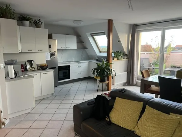 Beau 5 pièces en attique avec garage à Sundhoffen