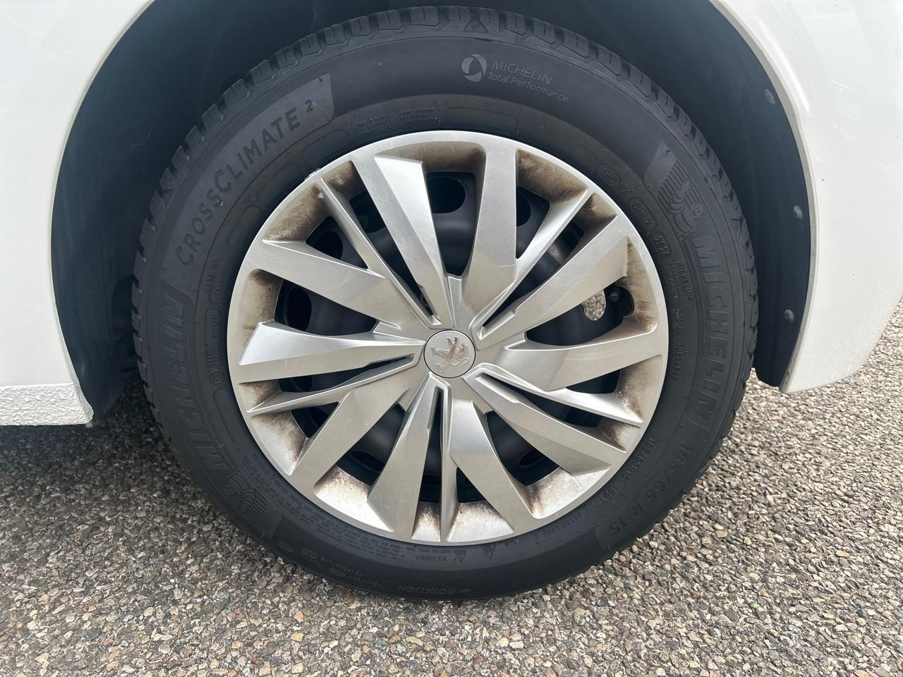 Peugeot 208 1.5 bluehdi 100 premium — photo 11