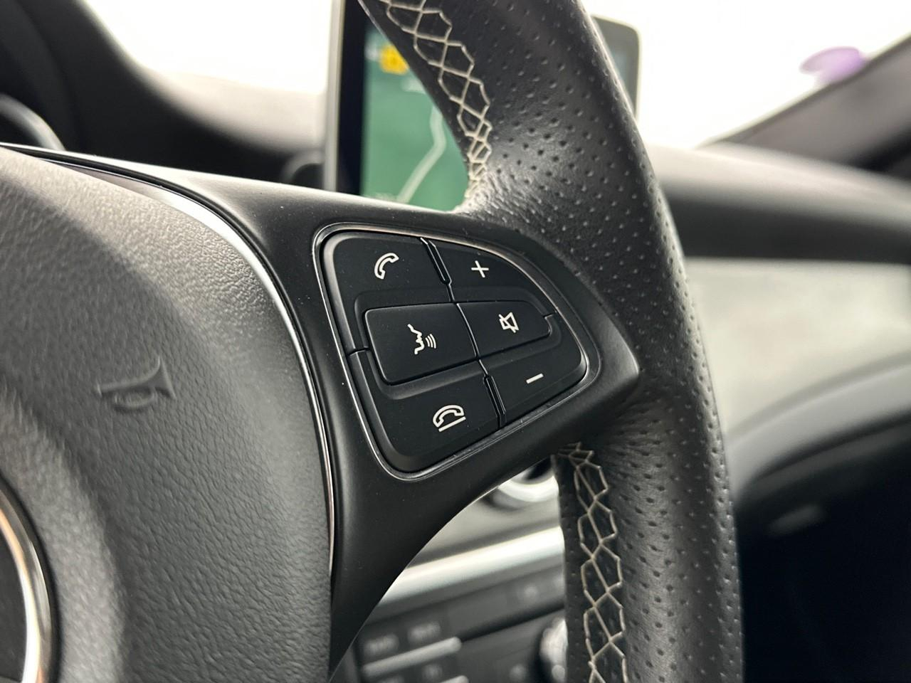 Mercedes Gla 180 sensation 7-g dct a — photo 20