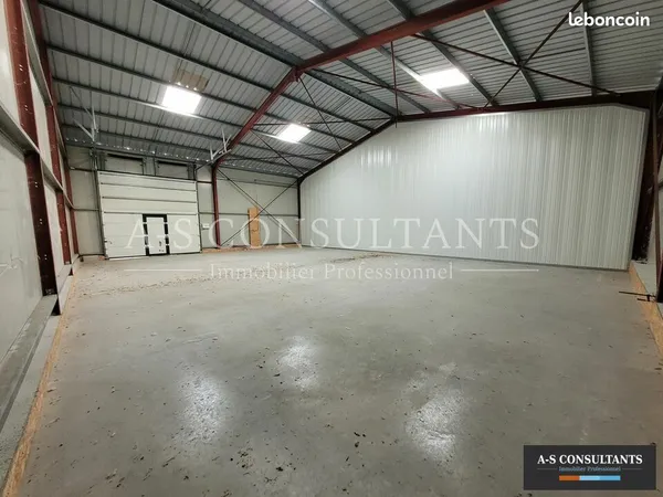 LOCAL D'ACTIVITE 210 m² GRIGNY