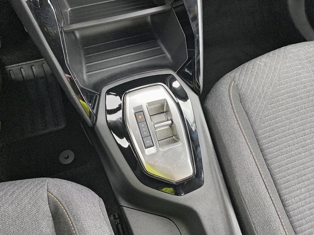 Peugeot 2008 hybrid 145 e-dcs6 style — photo 17