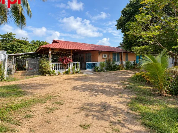Maison 5 pièces 241 m²