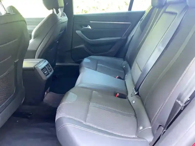 Peugeot 508 hybrid 225 e-eat8 — photo 12