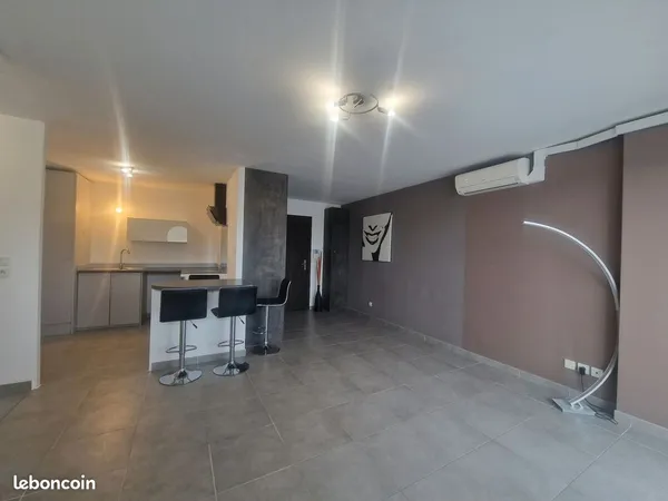 Appartement F4 entièrement rénové et climatisé avec balcon rdc