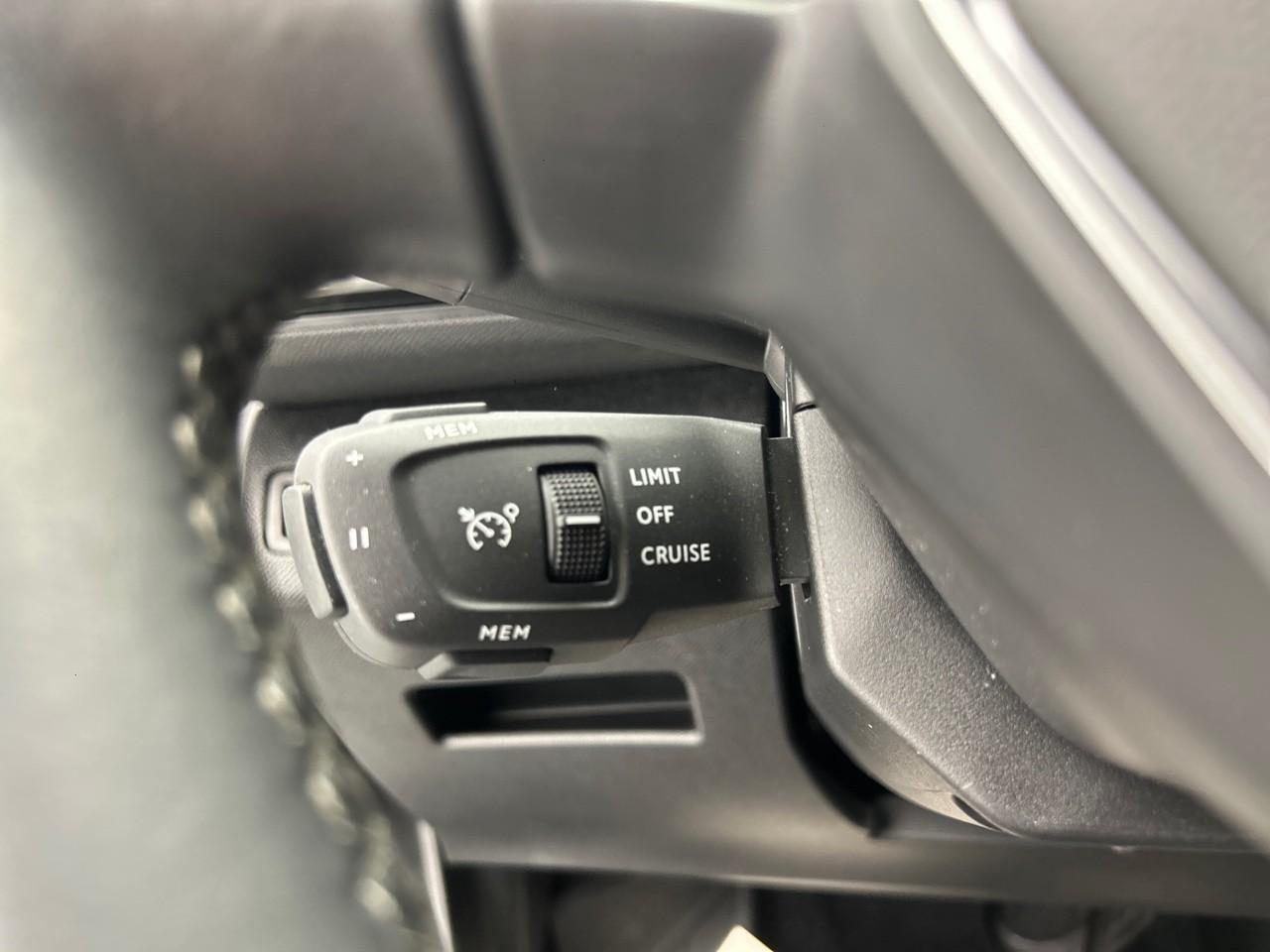 Peugeot 3008 hybrid 225 e-eat8 allure pack — photo 19