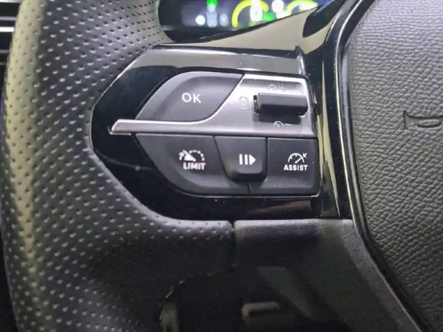 Peugeot 408 phev 225 e-eat8 — photo 27