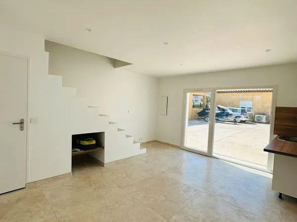 A louer - Bureau rénové & lumineux de 30 M², idéalement situé dans ZAC de Gavarry, La Crau