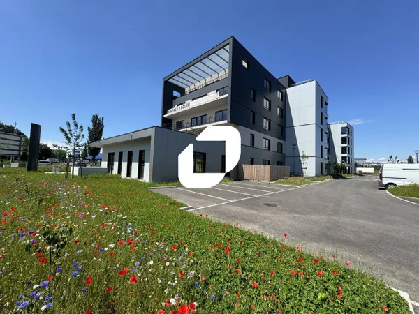 Bureaux 3704 m²