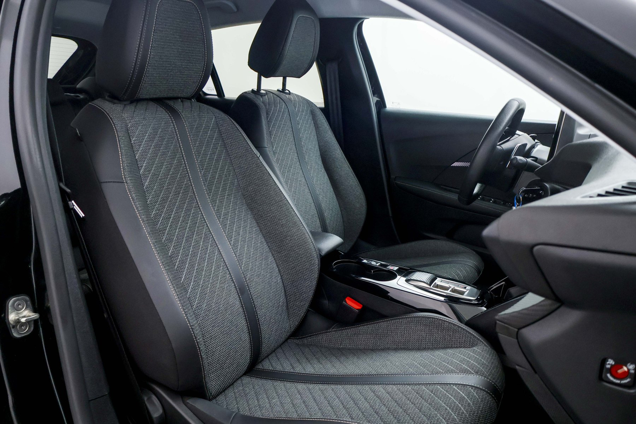 Peugeot 208 — photo 14