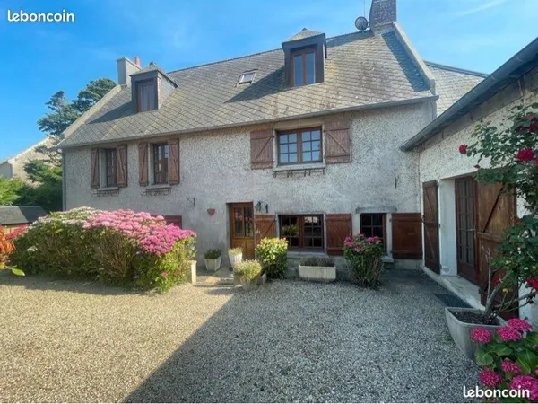 Maison de caractère - 177 m² - Dépendance de 100 m² - Proche Omaha Beach