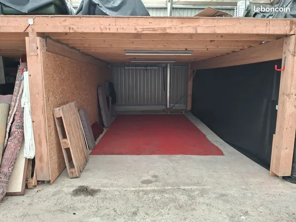 Location emplacement hangar box