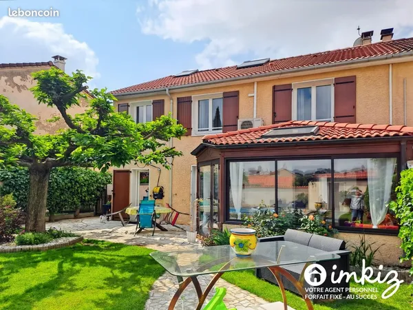 Maison 4 chambres 145 m² avec piscine et garage