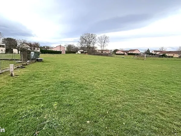 Terrain 484 m² Saint Romain La Motte