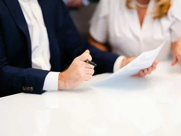 Le mandat de vente : exclusif ou simple, ce qu'il faut savoir avant de signer
