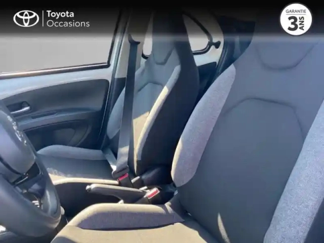 Toyota Aygo x 1.0 vvt-i 72ch dynamic s-cvt my23 — photo 11