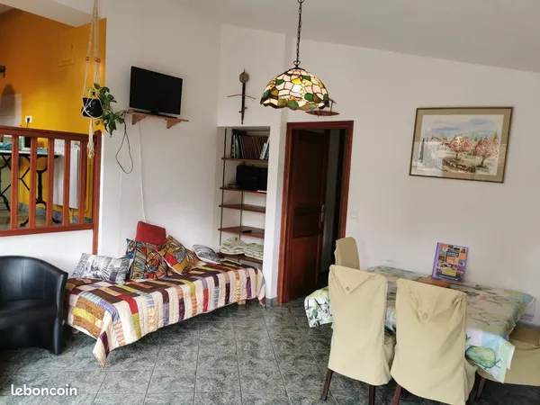 Maison mitoyenne dans corps de ferme
