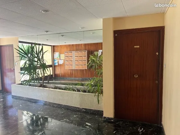 Résidence Les Pins, 9 ème arrondissement, charmant studio meublé