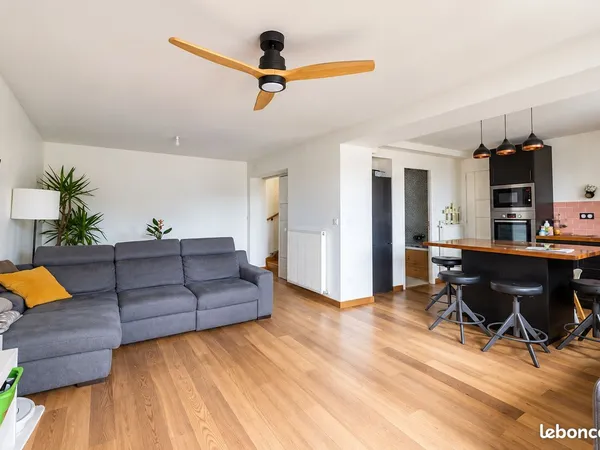 3 chambres • 97 m² au sol • Extérieur 35 m² • 2 parkings