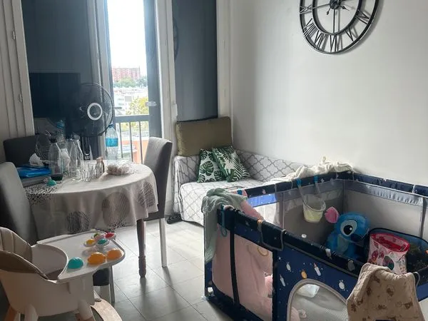 Appartement 2 pièces NON MEUBLE, 8e étage, ascenseur, cave et parking