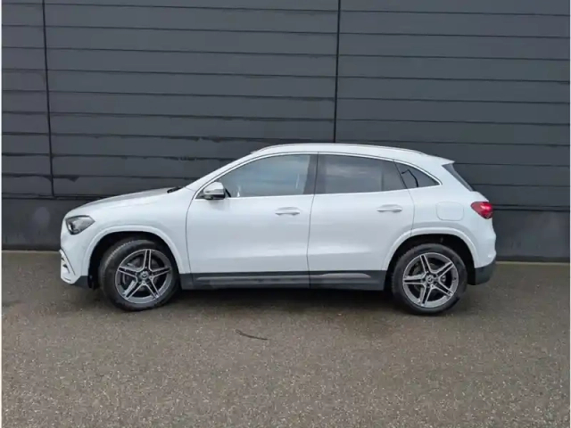 Mercedes Gla 180 d — photo 2