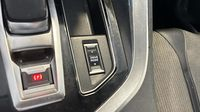 Peugeot 3008 HYBRID 225ch Allure Pack e-EAT8 — photo 34