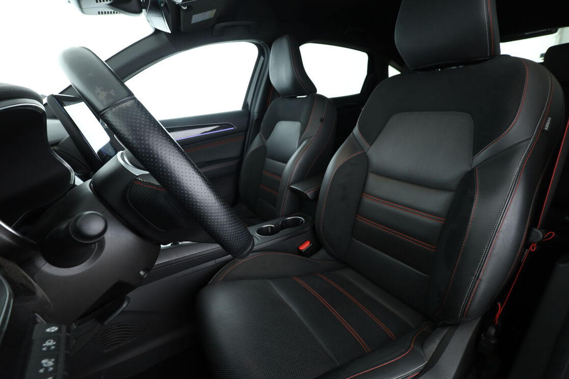 Renault Arkana 1.6 E-Tech RS Line — photo 9