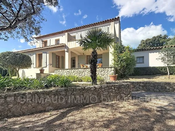 Belle proprieté avec piscine et double garage