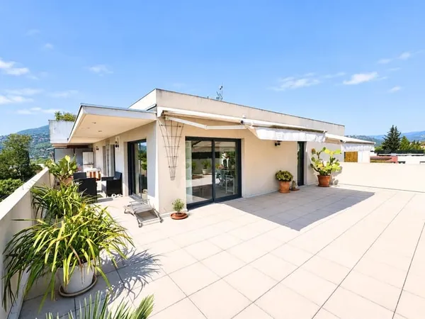Aux portes de Mandelieu — Toit-terrasse F4 - 116 m + 100 m² d'extérieur