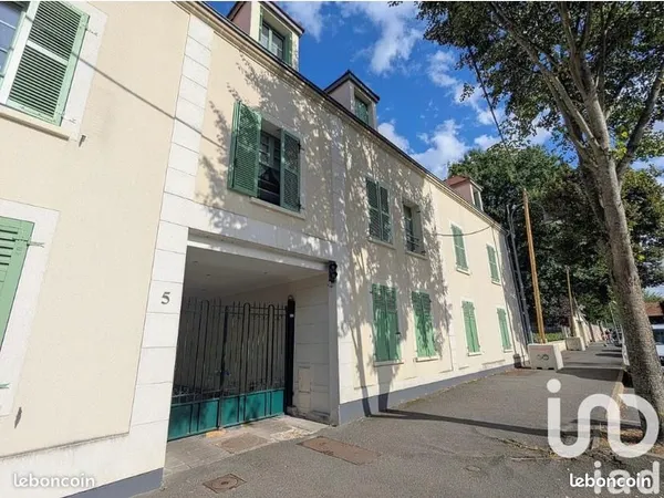 Grand appartement 3 pieces 69 m2 au RDC centre ville brie comte robert