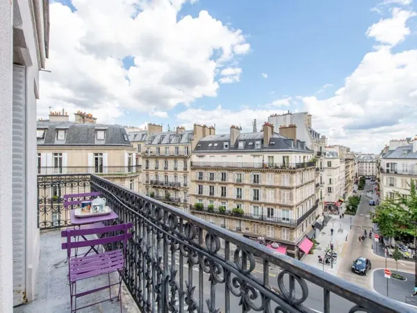 Appartement lumineux de 2 chambres au dernier étage