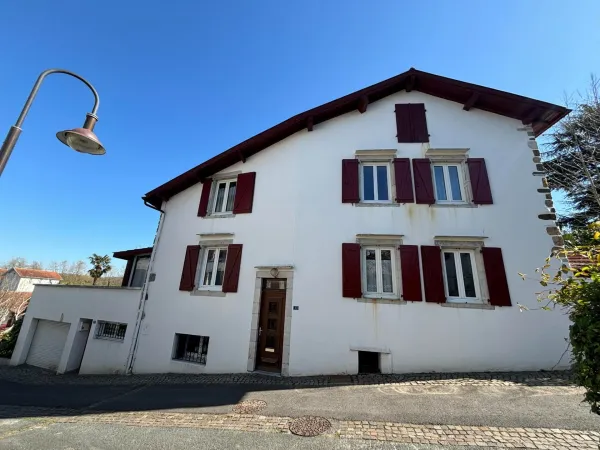Appartement à vendre 3 pièces USTARITZ (64) avec jardin et parking terrasse et véranda