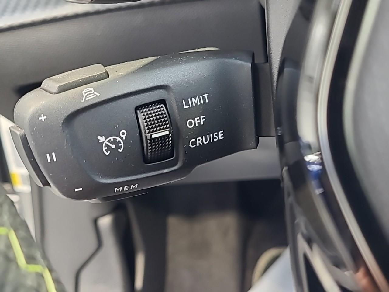 Peugeot 2008 hybrid 145 ch e-dcs6 gt — photo 24