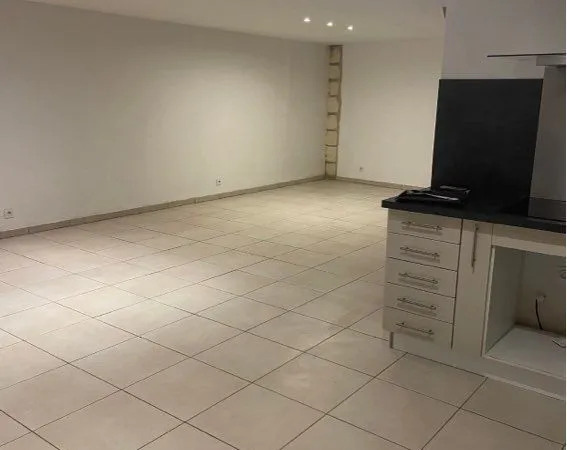 Maison familiale 4 chambres avec terrain clos de 1 000 m² à Vallabrègues