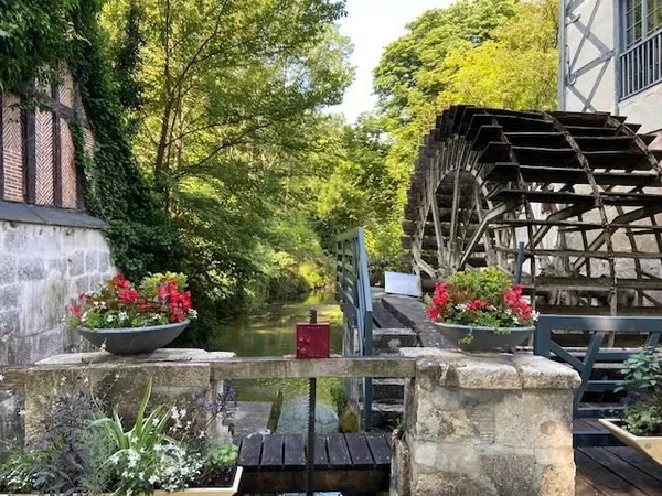 ENSEMBLE IMMOBILIER 700m2ANCIEN MOULIN du 15ème