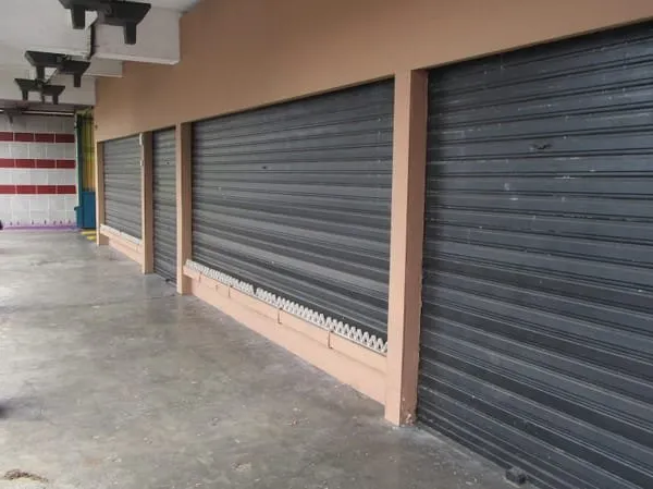 Local commerce ou bureaux 210m² au Butor