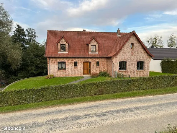 Grande maison en briques - 6 chambres - Terrain 1872 m²