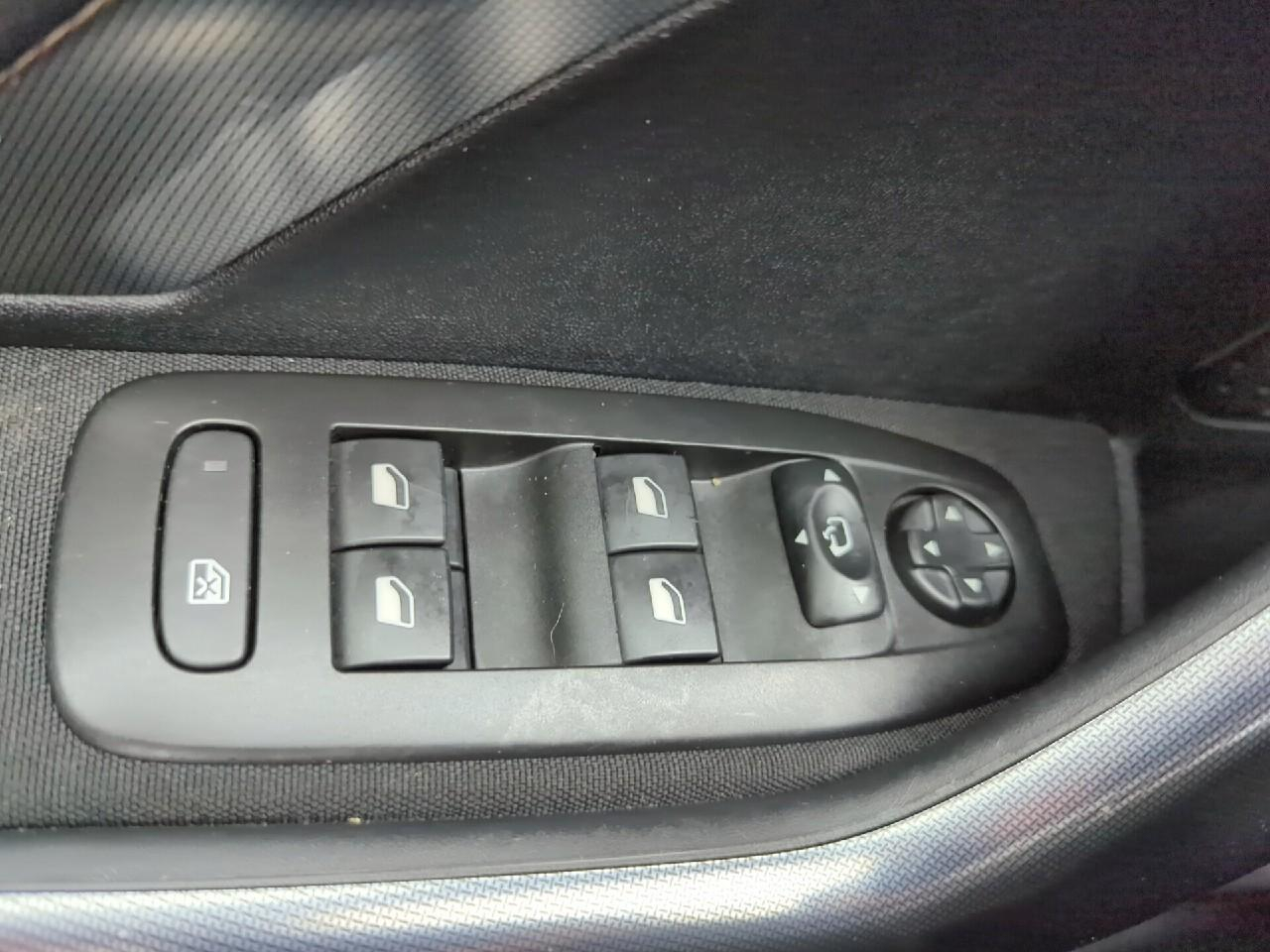 Peugeot 2008 bluehdi 100ch bvm6 allure — photo 24