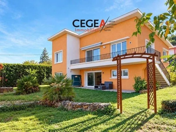 Maison 8 pièces 196 m²