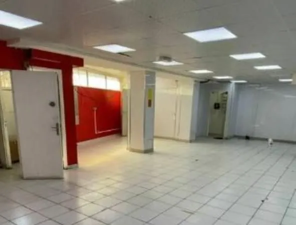 Local commercial 300 m²