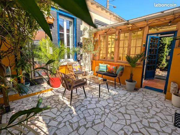 Plain-pied avec patios et dépendance, à 8 mn à pied de la gare et proche tous commerces • Maison dan