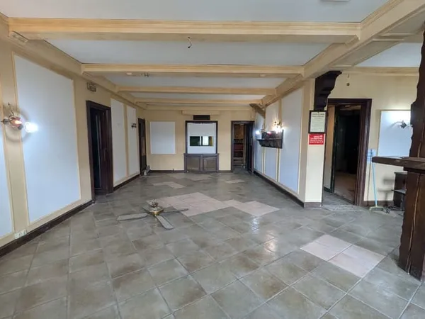 Local commercial 180 m²