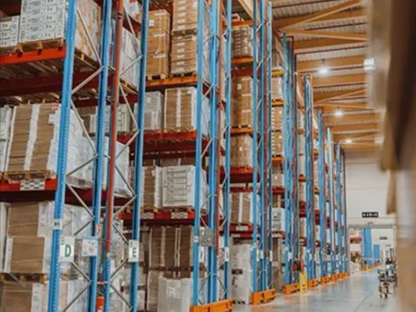 Local de stockage de 200 à 900 m2